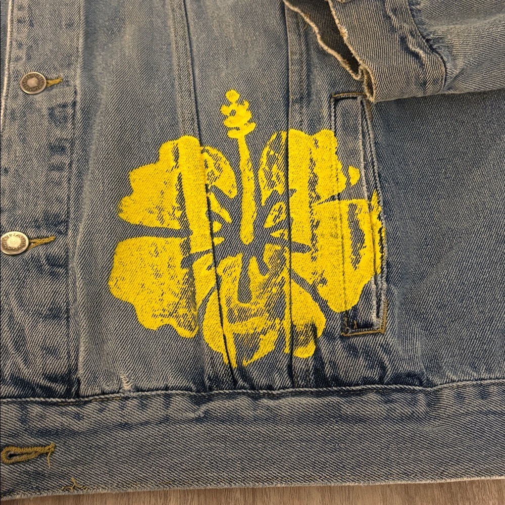 New Free People x Tricia Fix Hibiscus Floral Distressed Jean Jacket Women’s XL - Picture 12 of 16